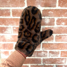 Load image into Gallery viewer, Leopard Mittens
