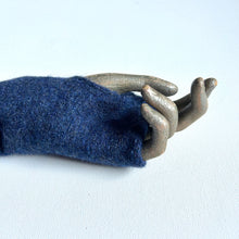 Load image into Gallery viewer, Alpaca Fingerless Mitts
