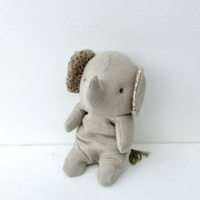 Load image into Gallery viewer, Soft Linen Animals
